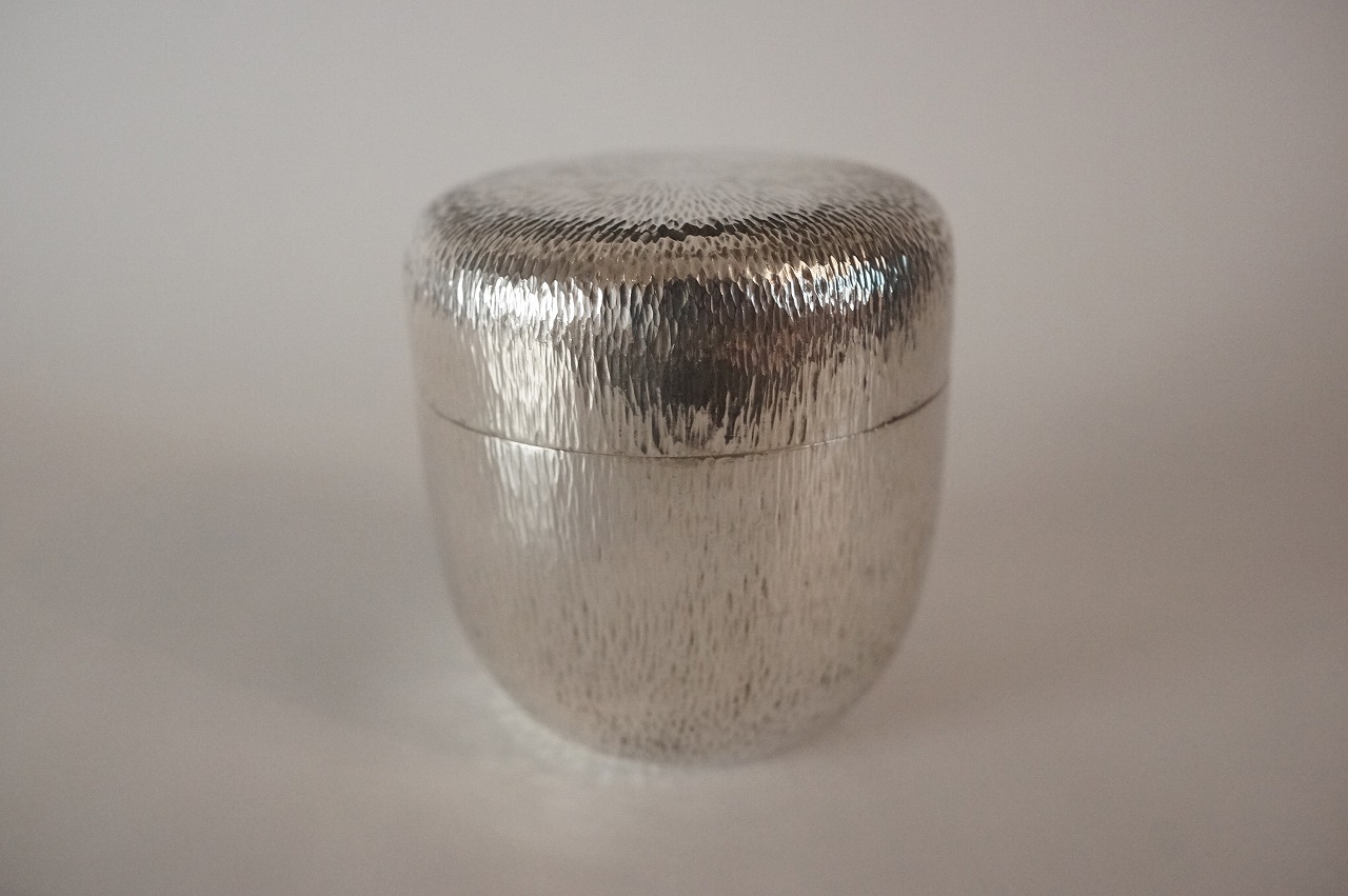 Amazon.co.jp: 純銀製 吹雪棗 茶器 昭和初期 呉杉製 茶壺 打出し