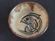 金城次郎　魚文ぐい吞